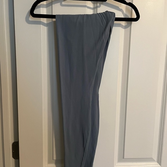 Lululemon Align Pant Size 6 Blue Cast 28” - Picture 2 of 3
